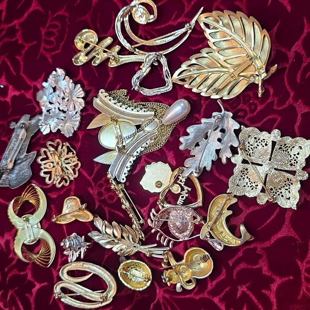 LOT OF 22 VINTAGE BROOCHES - Picture 13 of 13